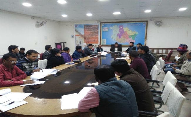 लोहरदगा में सड़क सुरक्षा को लेकर ADC ने लगायी अफसरों की Class