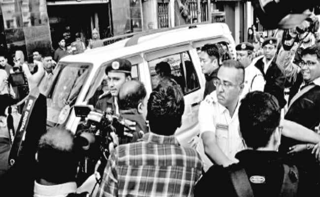 कांथी के बाद अब कोलकाता की सड़कों पर उतरे भाजपा समर्थक, पार्थ की गाड़ी रोकी, कई गिरफ्तार