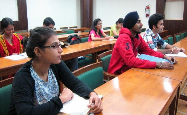 इकोनॉमिक्स में करें पीएचडी