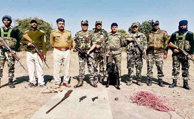 औरंगाबाद में नक्सलियों की साजिश नाकाम, हथियारों का जखीरा बरामद