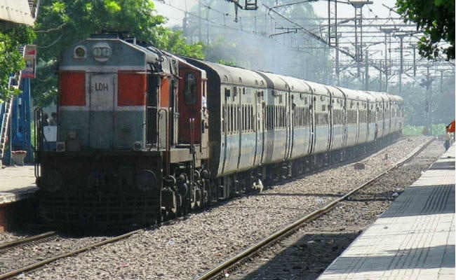 गया : टनकुप्पा में झारखंड एक्सप्रेस पर पथराव, कई यात्री जख्मी