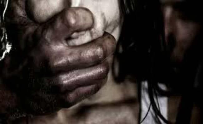 गया : अपहरण व दुष्कर्म के आरोपित को गिरफ्तार करने की मांग