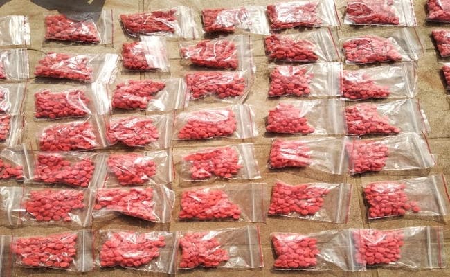 पश्चिम बंगाल में प्रतिबंधित दवाएं बरामद