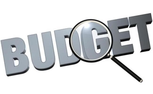 बजट : आयकर छूट सीमा बढ़ाकर 3.5 लाख, कंपनी कर घटाकर 25% पर लाने की मांग