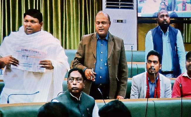 विधानसभा में अरुप चटर्जी को धमकी व बकोरिया कांड पर हंगामा