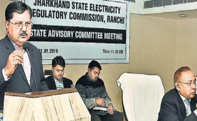 रांची : गांवों में दिन भर नहीं रहती बिजली, सोने के बाद आती है और जागने से पहले चली जाती है