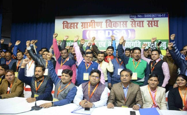 बीडीओ रहे सामूहिक अवकाश पर, सरकार ने कहा होगी सख्ती