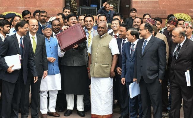 अंतरिम बजट : किसान-मध्‍य वर्ग को संतुष्‍ट करने की कोशिश, लेकिन कहां से आयेगा पैसा?