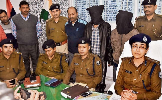 पटना  : अधिवक्ता की हत्या करने वाला शूटर अपने साथी के साथ गिरफ्तार, मुख्य साजिशकर्ता का सरेंडर