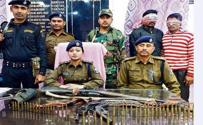 बाढ़ :  बाढ़ में हथियारों का जखीरा बरामद