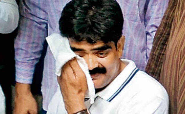 बिहार के सीवान में पूर्व बाहुबली RJD MP शहाबुद्दीन के भतीजे को अपराधियों ने सीने में मारी गोली, मौत