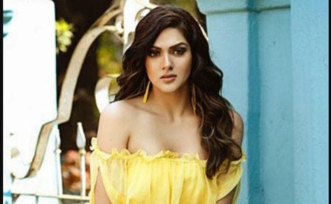 वीडियो शेयर करने के बाद साक्षी चौधरी का ट्वीट- लोग कर रहे हैं गंदी डिमांड...