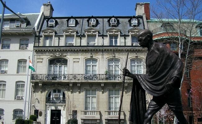 US : मुसीबत में फंसे छात्रों की मदद के लिए भारतीय दूतावास ने शुरू की हॉटलाइन