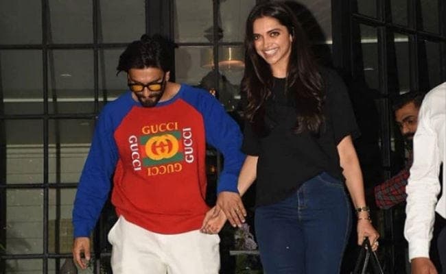 VIDEO: रणवीर ने पहले दीपिका की जींस को किया साफ फिर सबके सामने किया KISS...