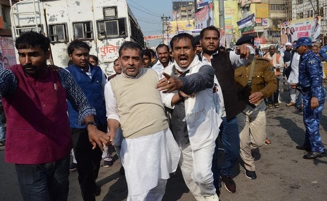 रालोसपा प्रमुख उपेंद्र कुशवाहा सहित पार्टी के नेता लाठीचार्ज में घायल