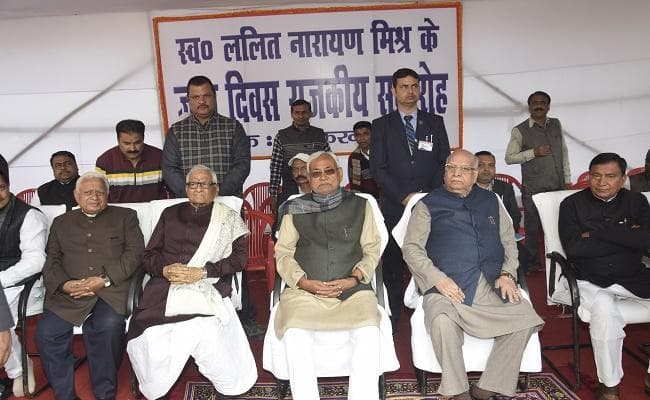 नीतीश कुमार ने ललित नारायण मिश्र को दी श्रद्धांजलि