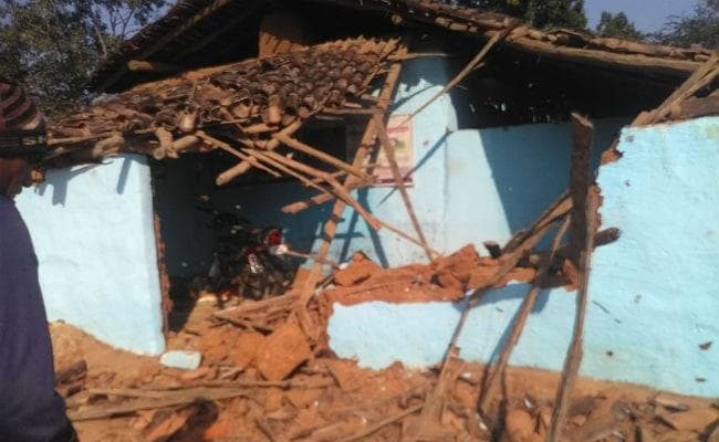 सिमडेगा में जंगली हाथियों का आतंक, कई घर तोड़े, एक महिला को कुचल कर मार डाला