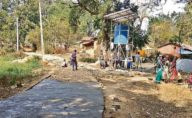 खूंटी के पत्थलगड़ी इलाके में पहुंचा शासन, हो रहे हैं विकास कार्य, बिजली, पानी, शौचालय की मिल रही सुविधा