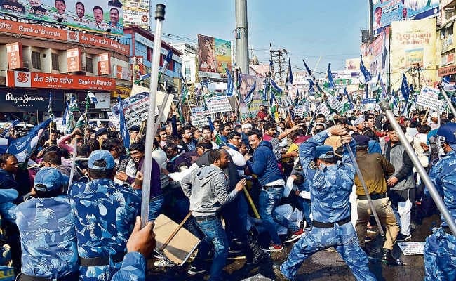 रालोसपा कार्यकर्ताओं और पुलिस में झड़प, लाठी चार्ज, उपेंद्र कुशवाहा समेत कई लोग हुए घायल, बिहार बंद चार को