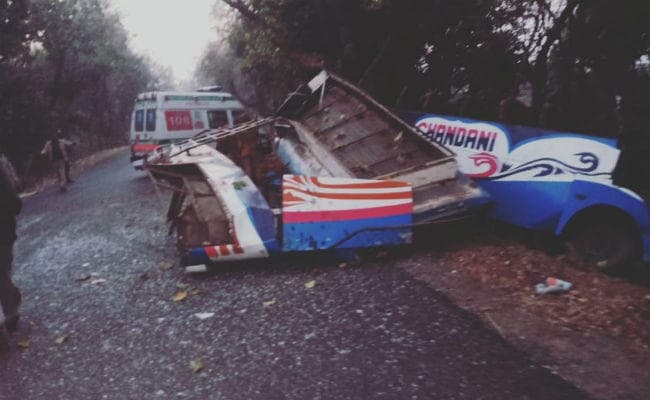 झारखंड : JMM की रैली से वापस लौट रही बस पेड़ से टकराई, पांच की घटनास्थल पर ही मौत