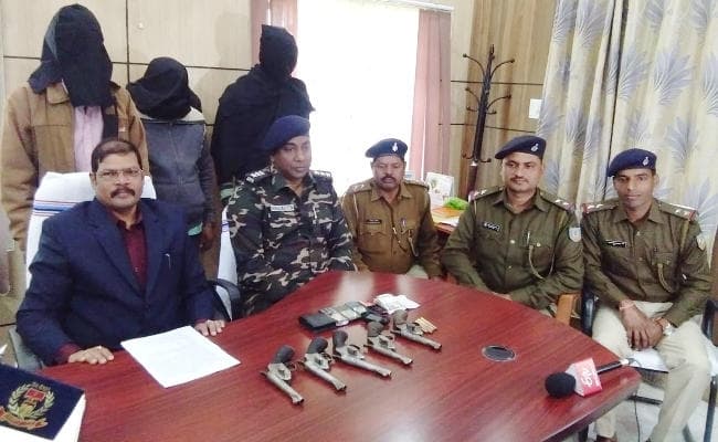 गुमला में बिहार के दो अपराधी समेत तीन गिरफ्तार, PLFI में शामिल होने आये थे