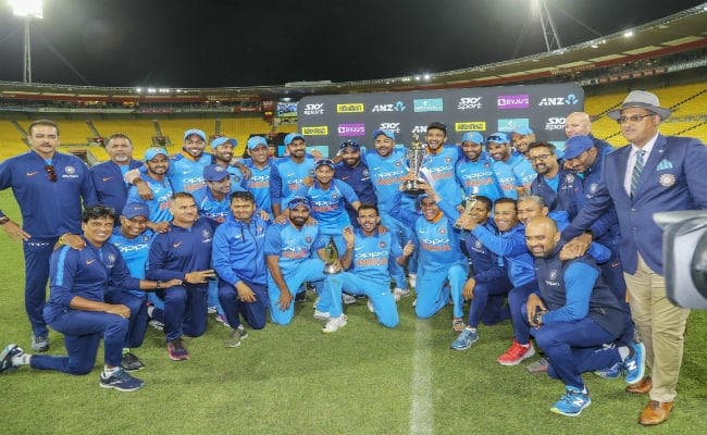 भारत ने न्यूजीलैंड में ऐतिहासिक वनडे शृंखला जीतने का जश्न ‘हाउज द जोश'' से मनाया