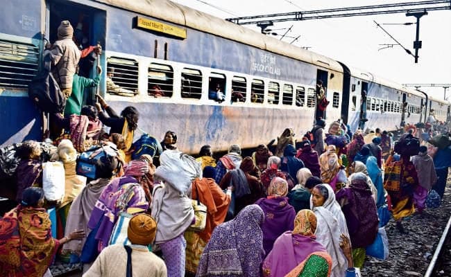 दुर्घटना के 10 घंटे 20 मिनट बाद दानापुर में 11 बोगियां जोड़ 23 बोगियों के साथ फिर रवाना हुई सीमांचल एक्सप्रेस