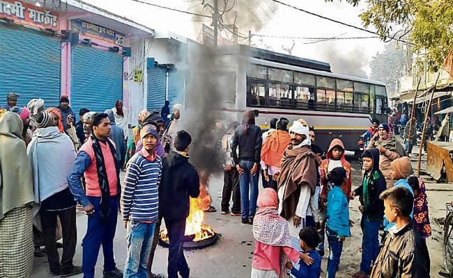 सीवान : राजद जिला उपाध्यक्ष पर फायरिंग, बचे, आक्रोशितों ने आगजनी कर जाम की सड़क
