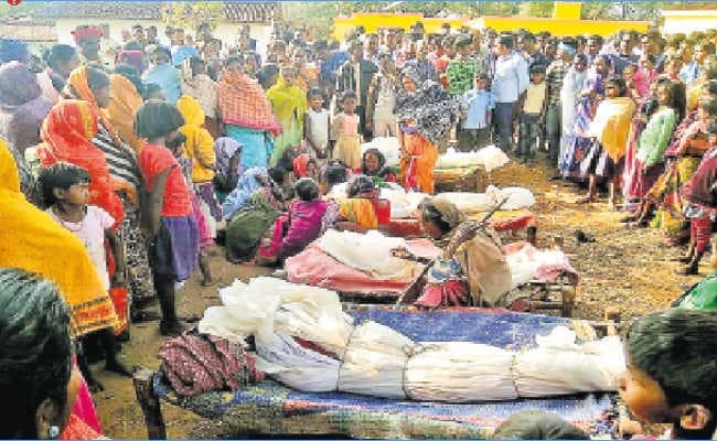 मारगोमुंडा : गांव में पांचों शव पहुंचते ही मचा कोहराम, गमगीन थे लोग, पति व बच्चों को बेसहारा छोड़कर चली गयी तीन मां