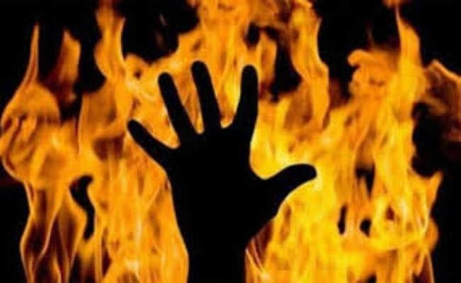 सुलतानगंज :  पुआल के टाल में लगी आग, जिंदा जला बच्चा