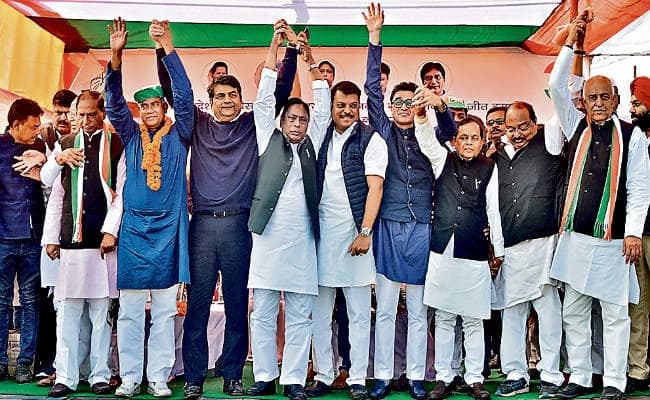 बाघमारा : कांग्रेस लाओ देश बचाओ महारैली में जुटे नेता, सरकार बनी, तो 10 दिन में किसानों का कर्ज माफ : आरपीएन सिंह