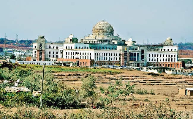 रांची : नये विधानसभा भवन के निर्माण में रामकृपाल कंस्ट्रक्शन को लाभ पहुंचाने के लिए विभाग के इंजीनियरों ने की गड़बड़ी