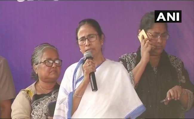 #CBIvsMamata बंगाल में TMC का प्रदर्शन, बोलीं ममता मेरा सत्याग्रह मोदी सरकार के अत्याचारों के खिलाफ