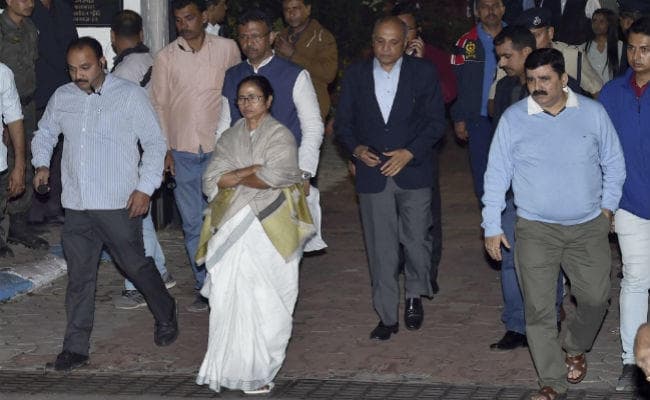 #CBIvsMamata कमिश्‍नर के घर पहुंची सीबीआई मामले में हाईकोर्ट पहुंची राज्य सरकार