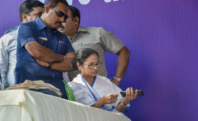 शुक्रवार तक धरने पर डटी रहेंगी ममता, बोलीं- जान दे दूंगी पर पीछे नहीं हटूंगी