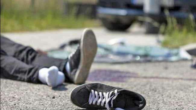 दरभंगा में पिकअप ने ट्रक में मारी ठोकर मीनापुर व सकरा के तीन युवकों की मौत