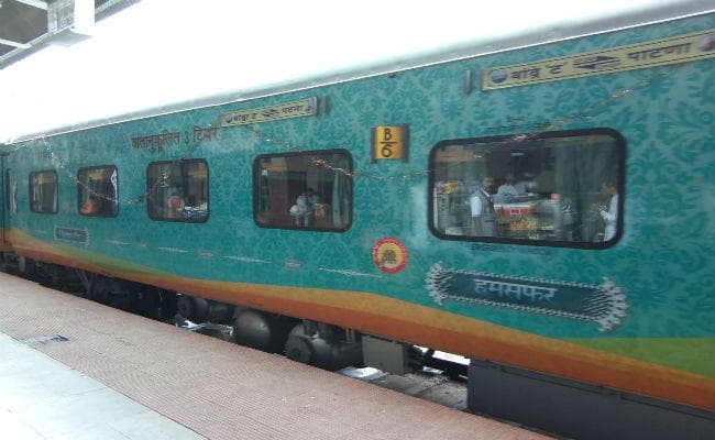 मधुपुर-पटना-दिल्ली के बीच 15 से चलेगी हमसफर एक्सप्रेस, हफ्ते में दो दिन चलेगी राजेंद्र नगर-इंदौर एक्सप्रेस