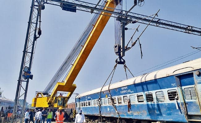 हाजीपुर ट्रेन हादसा : आज से बरौनी-हाजीपुर रेलखंड पर चलेंगी ट्रेनें, कैंप लगा प्रत्यक्षदर्शियों से पूछताछ करेंगे सीआरएस