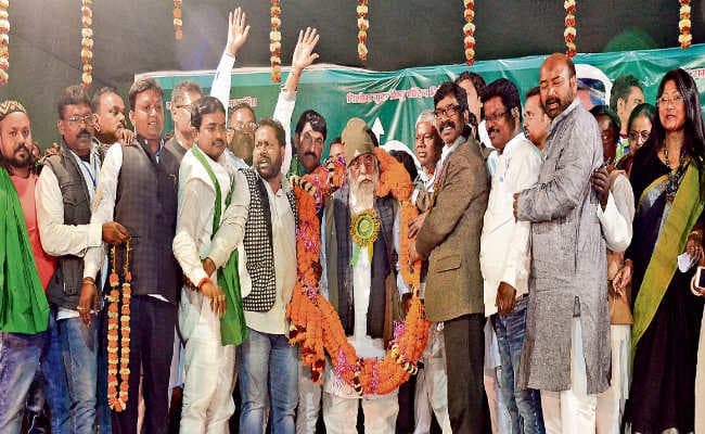 धनबाद :  सब पढ़ेगा, तभी बढ़ेगा झारखंड : शिबू सोरेन