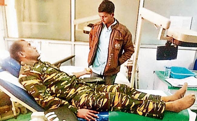 रांची : ...जब सीआरपीएफ जवान राजकमल ने खूंटी मुठभेड़ में घायल पीएलएफआइ उग्रवादी को दिया रक्त