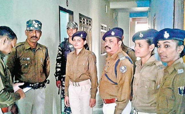 सेक्स रैकेट का भंडाफोड़ करने पहुंची पुलिस को मिले छात्र युवक-युवतियां