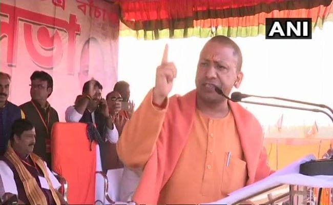 योगी आदित्यनाथ ने बिना अनुमति पुरुलिया में की रैली, कहा मुख्यमंत्री का धरना पर बैठना लोकतंत्र के लिए शर्मनाक घटना