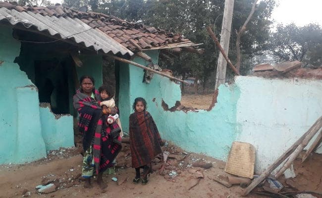 लोहरदगा में हाथियों का आतंक जारी, दो घरों में तोड़फोड़, अनाज भी किया बर्बाद