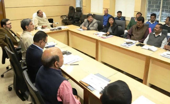 गर्मी के मौसम में बिजली-पानी की समस्या नहीं हो, इसकी पूरी तैयारी करें : रघुवर दास