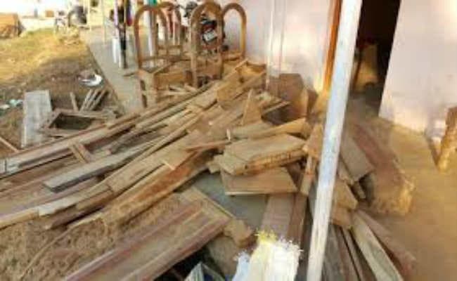 बागडोगरा : वन विगाग की टीम ने चलाया अभियान, अवैध फर्नीचर कारखाने का किया भंडाफोड़