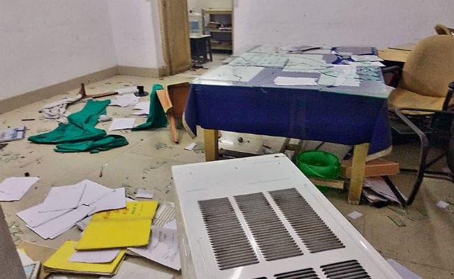 सहरसा स्टेशन पर यात्रियों का उपद्रव, तोड़फोड़ के बाद सामान जलाया, ड्राइवर को पीटा, जानें कारण