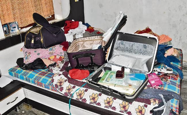 पटना : व्यवसायी के आवास में डाका, पांच लाख के गहने और नकदी लूटी, , सभी को बाथरूम में बंद कर हो गये फरार