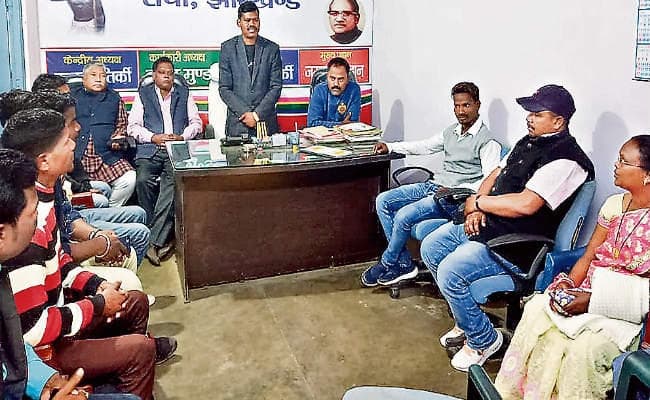 रांची : धर्म कोड के लिए मुख्यमंत्री रघुवर दास की पहल पर आदिवासी सरना समाज ने जतायी खुशी