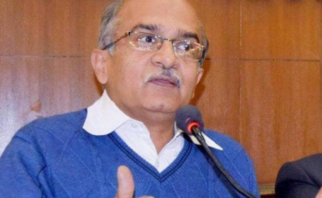 CBI विवाद पर ट्वीट कर बुरे फंसे प्रशांत भूषण, Supreme Court ने जारी किया नोटिस