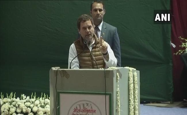 प्रधानमंत्री मोदी डरपोक हैं, वे बहस की चुनौती स्वीकार नहीं करते : राहुल गांधी